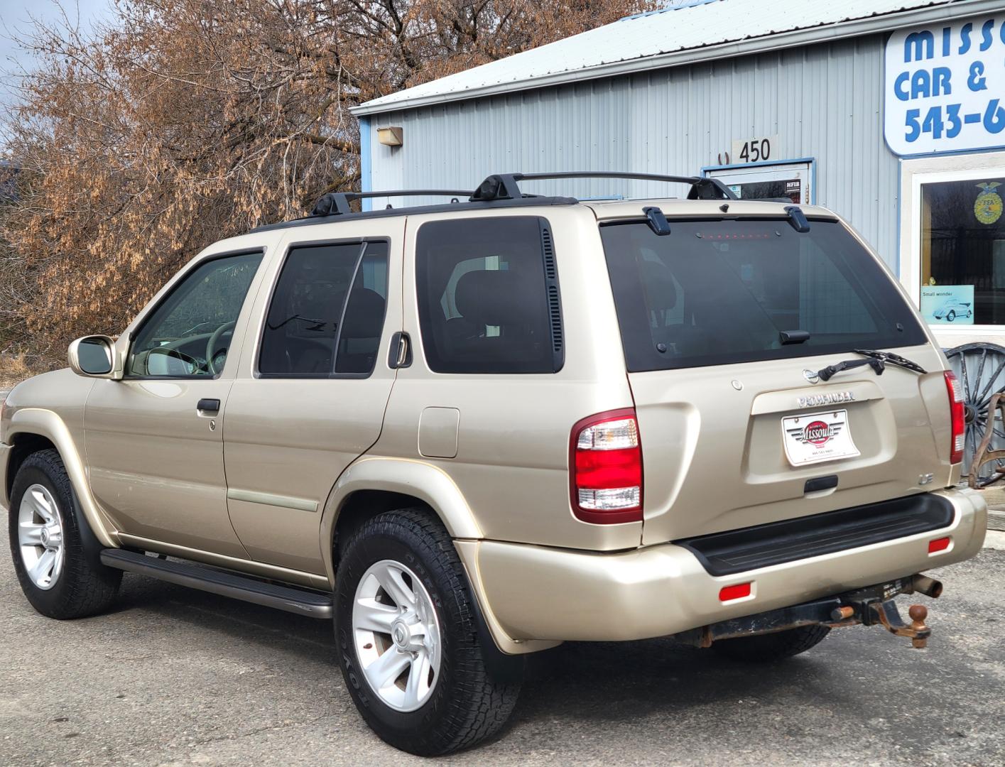 2002 Gold /Tan Nissan Pathfinder LE (JN8DR09Y22W) with an 3.5L v6 engine, Automatic transmission, located at 450 N Russell, Missoula, MT, 59801, (406) 543-6600, 46.874496, -114.017433 - 4WD SUV. 3.5L V6. Automatic Transmission. Heated Seats. Power Leather Seats. Power Sunroof. Air. Cruise. Tilt. AM FM CD Player. Power Windows and Locks. Because of the age, Financing is not available on this vehicle. - Photo#6